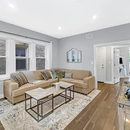 Spacious Haven - 8 Min From Downtown Chicago - Sleeps 10